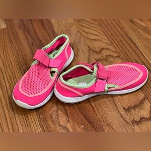 Girls size 1 pink water shoes